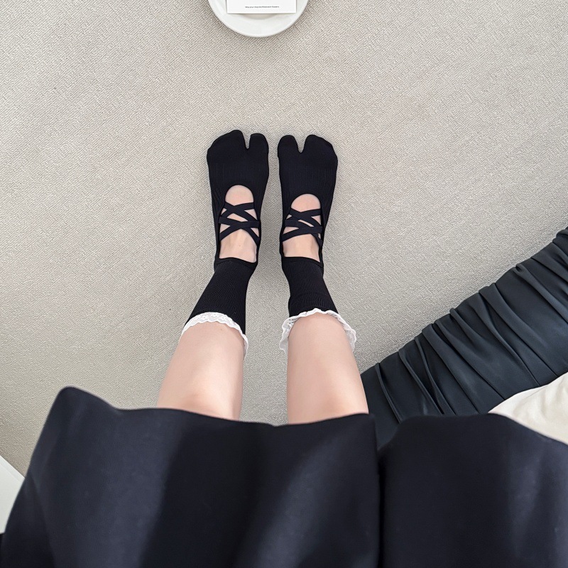 Kaus Kaki Yoga dengan Hiasan R - Yoga Of Fitness ulasan dan harga